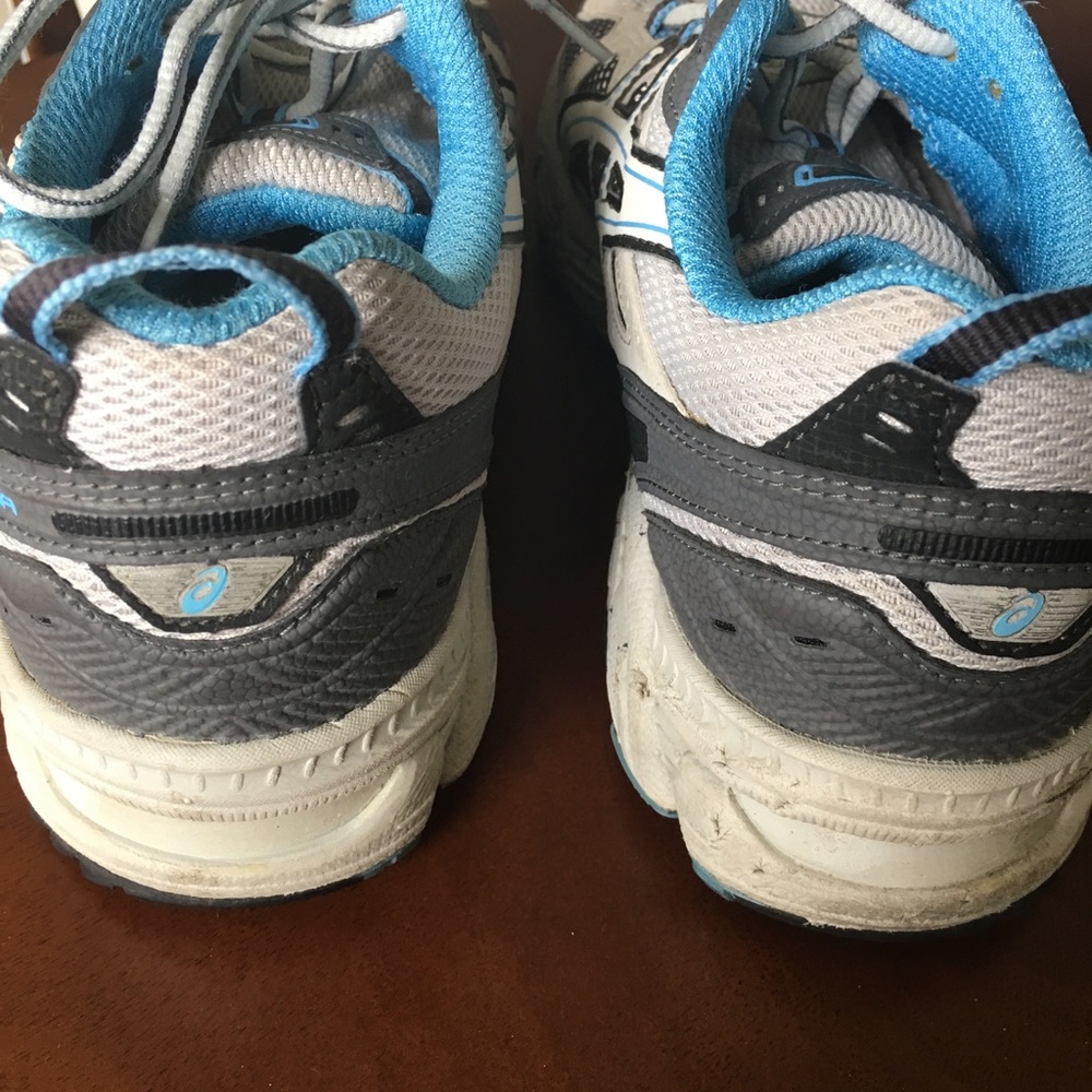 Running Shoes - Picture 4 of 6